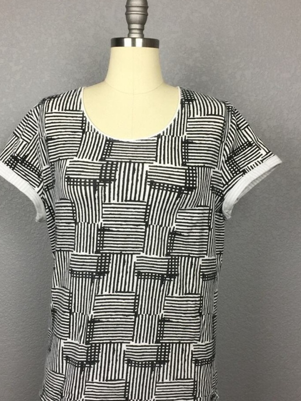 Black & White Geometric Short Sleeve Tee - Brand Unspecified